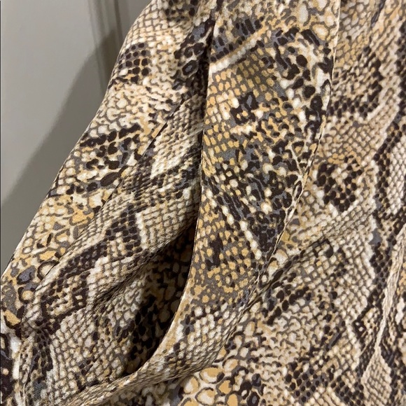 Snakeskin pattern romper - Picture 4 of 9